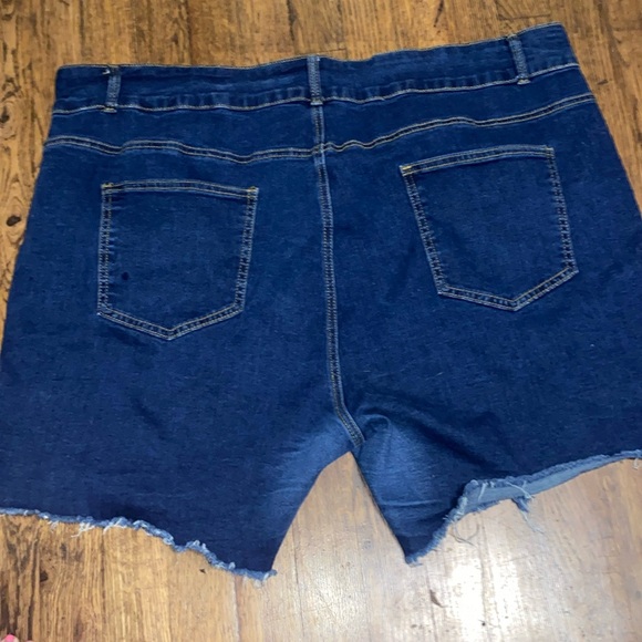 ALLEGRACE Plus Size Jean Shorts 24W - Picture 3 of 4